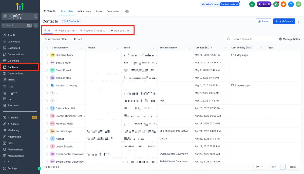 qué es GoHighLevel registro de contacto con línea de tiempo de actividad, campos personalizados, etiquetas y panel de historial de conversación